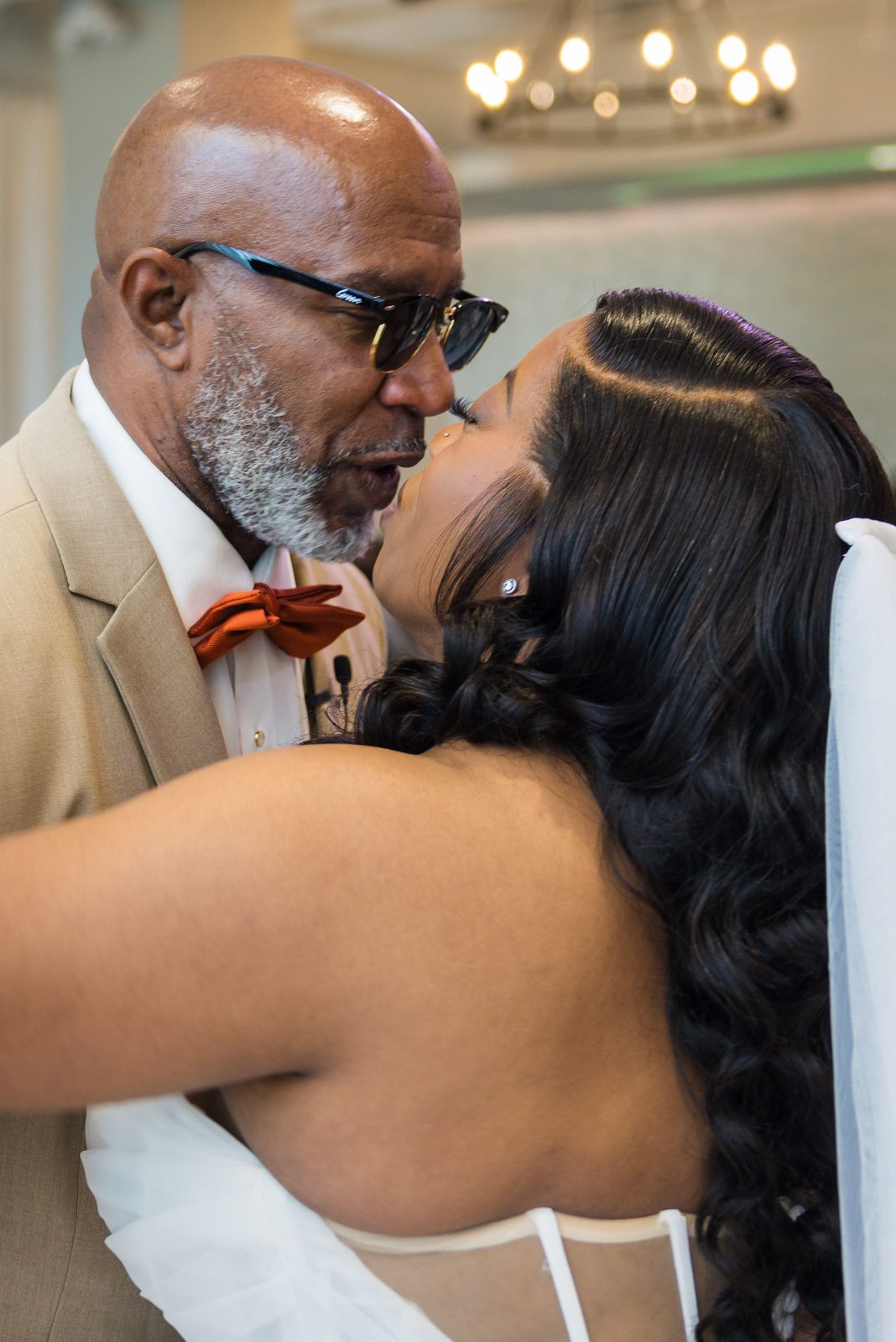 Tekisha and Newman kiss at the ceremony